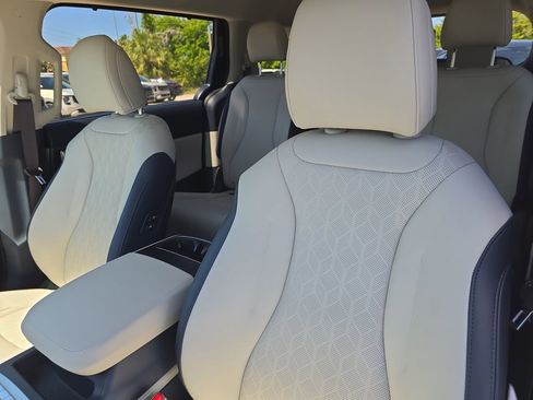 New 2026 Kia Carnival EX image 22