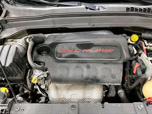 Used 2016 Jeep Renegade Latitude AWD/4WD image 10