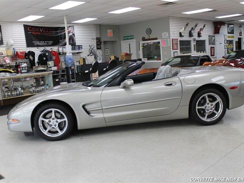 Used 2000 Chevrolet Corvette Convertible w/ Performance Handling Pkg RWD image 23