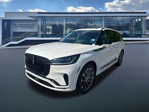 New 2026 Lincoln Aviator AWD image 3