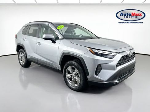 Used 2025 Toyota RAV4 XLE AWD/4WD image 1