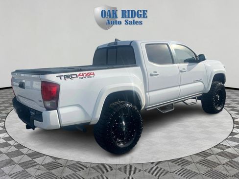 Used 2016 Toyota Tacoma TRD Sport w/ Towing Package image 5