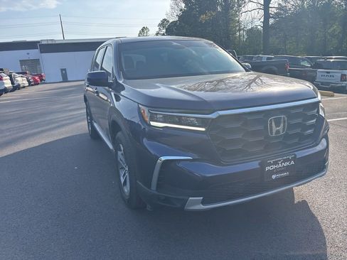 Used 2025 Honda Pilot EX-L image 3
