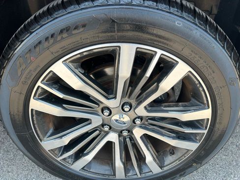 Used 2016 Ford Explorer Platinum AWD/4WD image 4