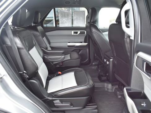 Used 2022 Ford Explorer XLT w/ Equipment Group 202A image 41