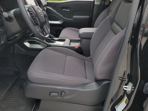 Used 2024 Nissan Frontier SV AWD/4WD image 9