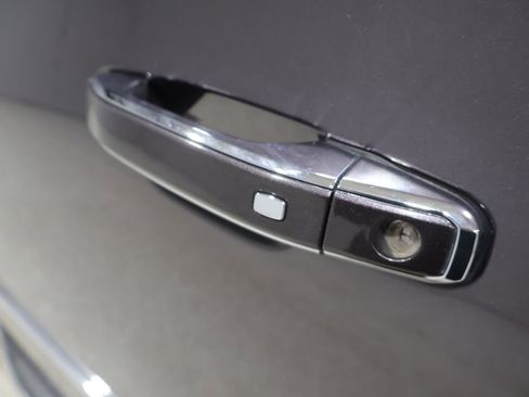 Used 2016 GMC Yukon XL Denali w/ Open Road Package image 10