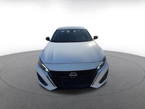 Used 2025 Nissan Altima 2.5 SV image 4