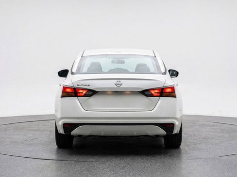 Used 2025 Nissan Altima 2.5 SV FWD image 7