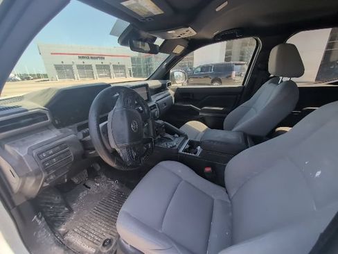 Used 2024 Toyota Tacoma SR5 AWD/4WD image 10