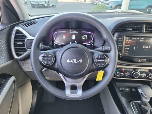 Certified 2025 Kia Soul LX w/ LX Technology Package image 18