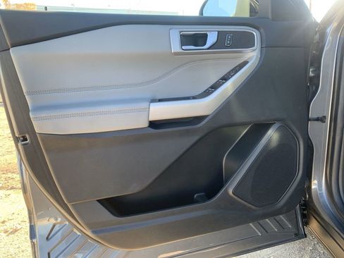 Used 2022 Ford Explorer XLT w/ Equipment Group 202A image 27