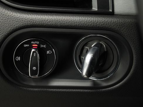 Certified 2026 Porsche Macan AWD/4WD image 36