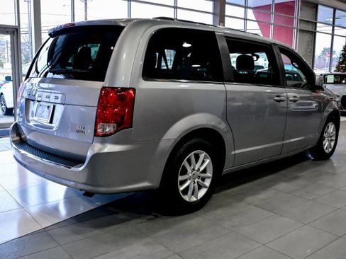 Used 2019 Dodge Grand Caravan SXT w/ Rear Park Assist Package image 5