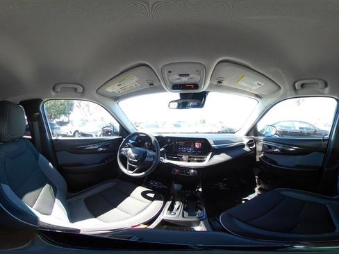 Used 2025 Chevrolet TrailBlazer LT FWD image 43