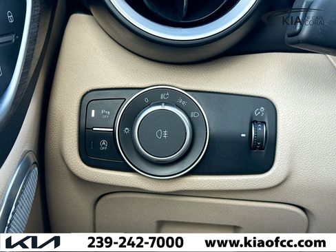 Used 2023 Alfa Romeo Giulia AWD w/ Quick Order Package 22X Lusso image 33