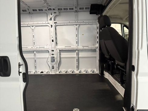 Used 2025 RAM ProMaster 2500 w/ Convenience Group image 25