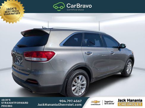 Used 2016 Kia Sorento LX w/ LX Convenience Package FWD image 3