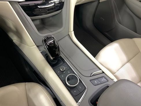 Used 2022 Cadillac XT6 Premium Luxury w/ Technology Package image 13