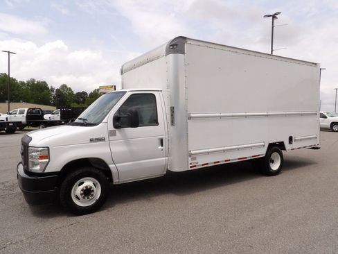 Used 2021 Ford E-350 and Econoline 350 Super Duty image 3