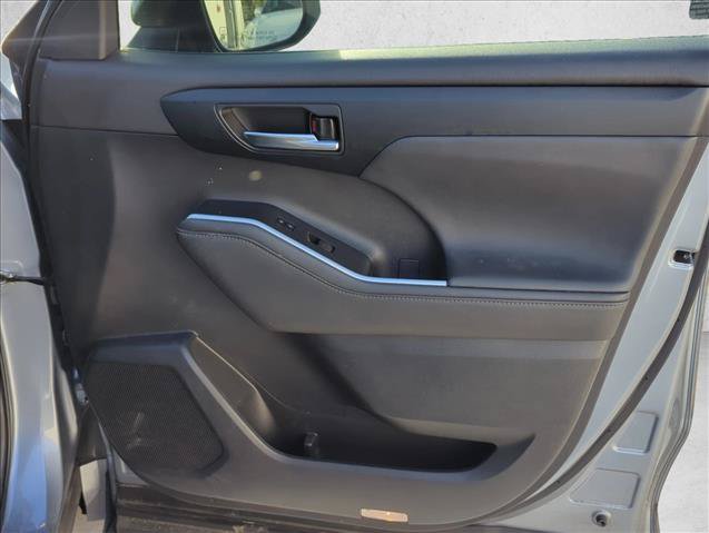 Used 2023 Toyota Highlander XLE FWD image 23