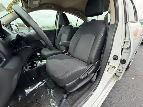 Used 2016 Nissan Versa SV FWD image 18