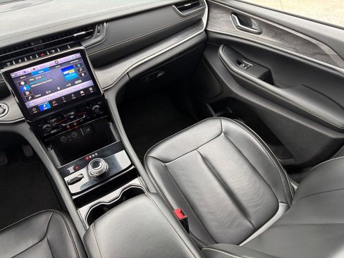 Used 2023 Jeep Grand Cherokee Limited image 21