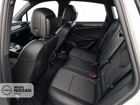 Used 2022 Porsche Macan AWD/4WD image 9