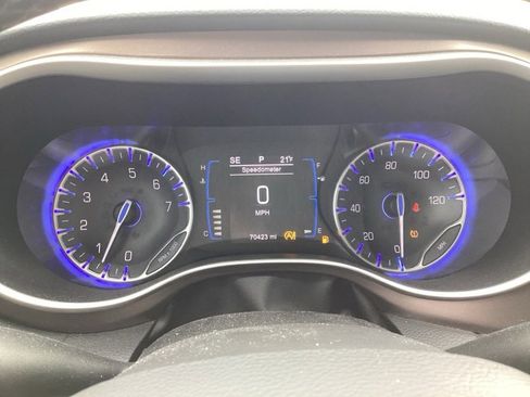 Used 2017 Chrysler Pacifica Touring-L image 20