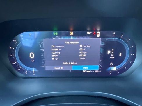 Certified 2025 Volvo XC60 B5 Plus AWD/4WD image 24