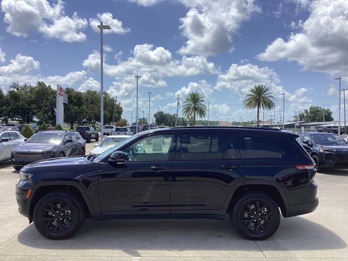 Used 2025 Jeep Grand Cherokee L Laredo RWD image 4