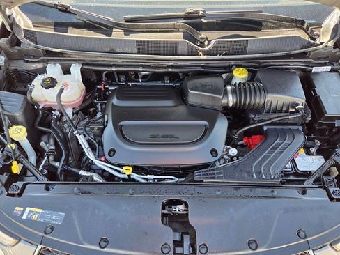 Used 2023 Chrysler Pacifica Limited image 25