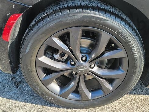 Used 2019 Chrysler Pacifica Touring Plus w/ S Appearance Package image 8