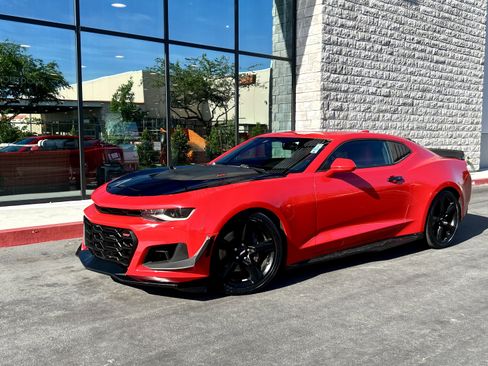 Used 2018 Chevrolet Camaro SS image 1