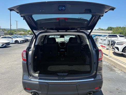Used 2023 Subaru Ascent Touring AWD/4WD image 9
