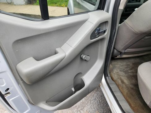 Used 2011 Nissan Frontier S AWD/4WD image 12
