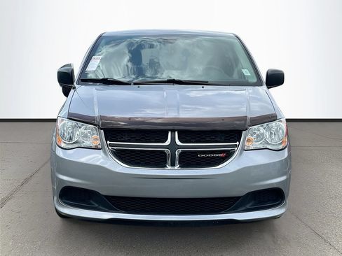 Used 2018 Dodge Grand Caravan SE w/ UConnect Hands-Free Group FWD image 2