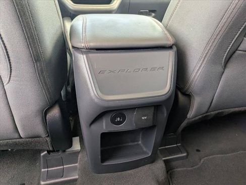 Used 2025 Ford Explorer Active RWD image 17