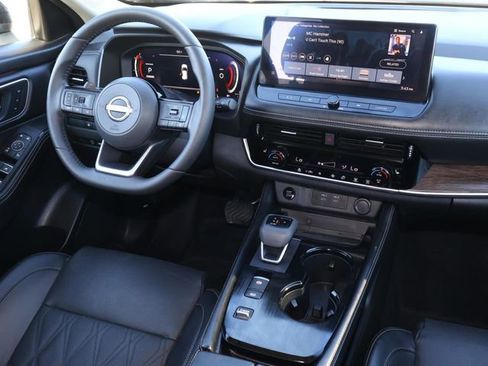 Used 2024 Nissan Rogue Platinum image 10