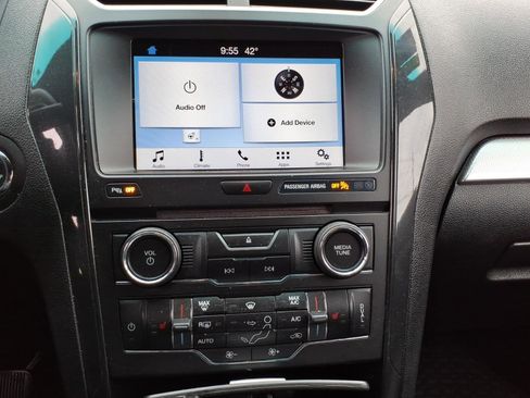 Certified 2017 Ford Explorer XLT w/ Equipment Group 202A image 21