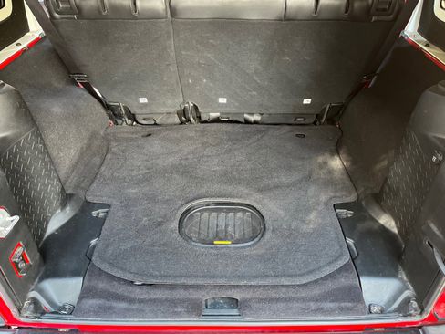 Used 2018 Jeep Wrangler Unlimited Sahara image 10