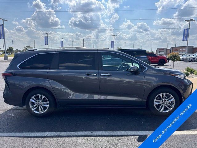 Used 2025 Toyota Sienna Limited AWD/4WD image 15