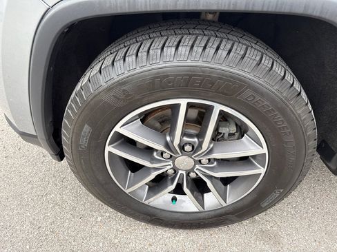 Used 2018 Jeep Grand Cherokee Limited AWD/4WD image 12