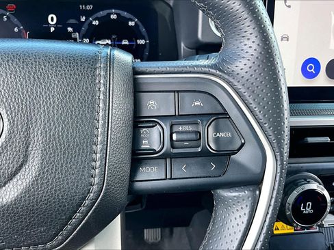 Used 2025 Toyota 4Runner Limited AWD/4WD image 23