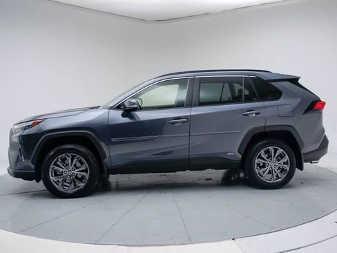 Used 2022 Toyota RAV4 XLE Premium AWD/4WD image 7