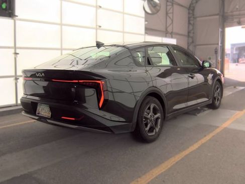Used 2025 Kia K4 FWD image 3