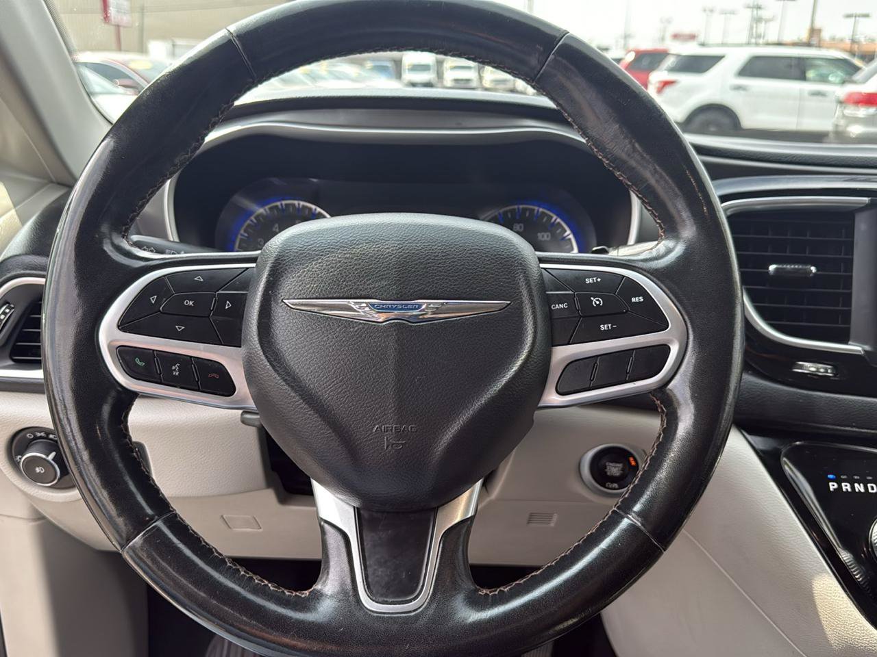 Used 2020 Chrysler Pacifica Touring-L FWD image 18