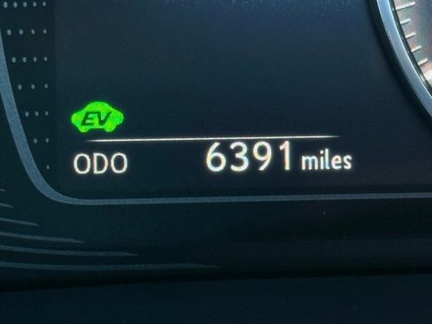 Certified 2025 Lexus ES 300h w/ Premium Package image 4