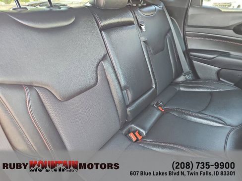 Used 2025 Jeep Compass Trailhawk AWD/4WD image 30