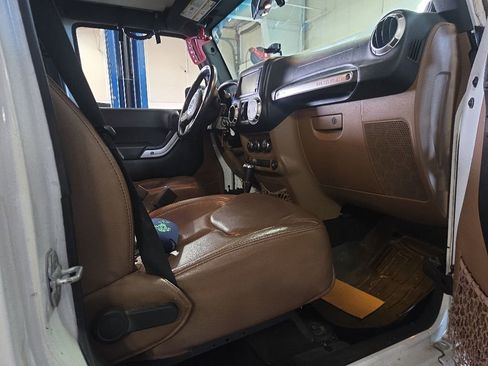 Used 2013 Jeep Wrangler Unlimited Sahara w/ Connectivity Group AWD/4WD image 7